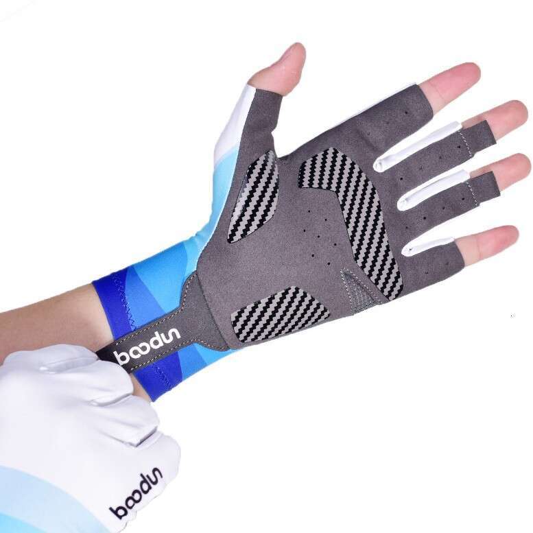 New outdoor fishing gloves in spring and summer refer to silicone non-slip Luya gloves.