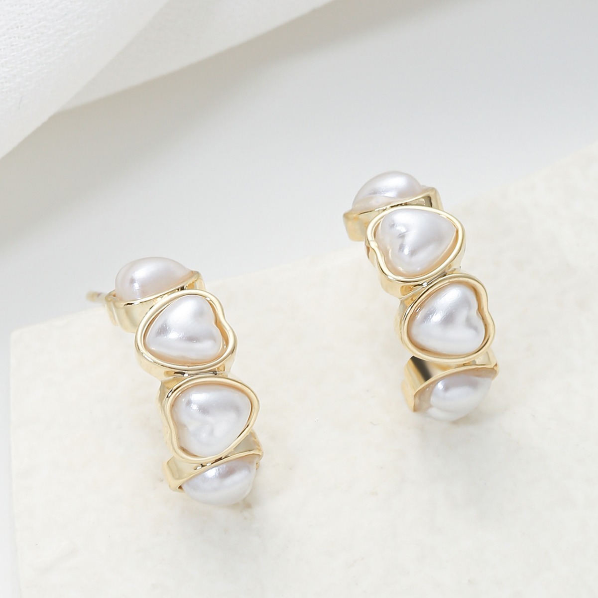 Heart Pearl Hoop Light Design High-End Sense Stud Earrings For Women Ear Jewelry