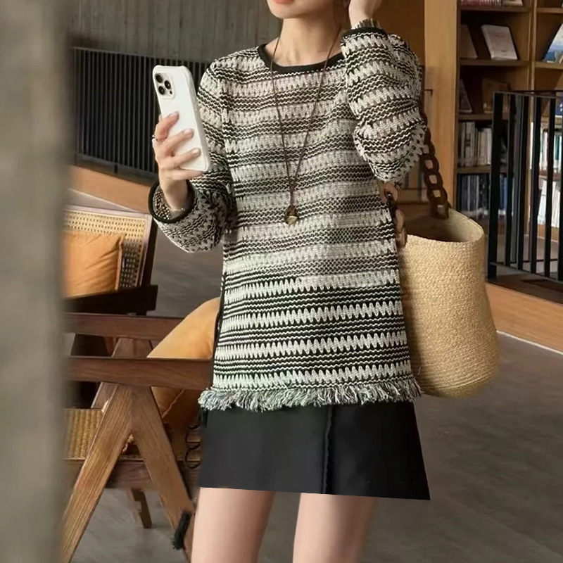 Free shipping designer bag Large Capacity Straw Woven Bag for Travel Commuting and Tourism Women Bucket Woven Bag 2025 Shoulder Bag Summer Straw Bag