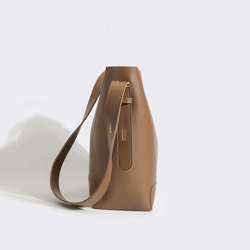 for Women Spring Summer 2025 New Women's Crossbody Versatile Genuine Leather Single Shoulder Large Capacity Commuter Bucket Bag
