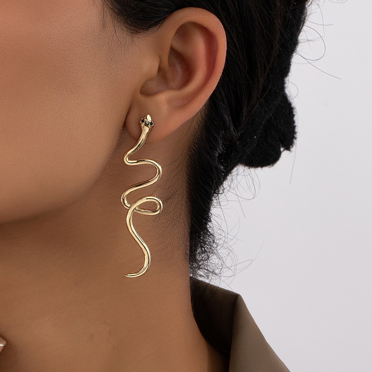 Style Creative Metal Snake-Shaped Simple High-End Sense Inlaid With S Curved Design Earrings Internet Celebrity Ear Jewelry