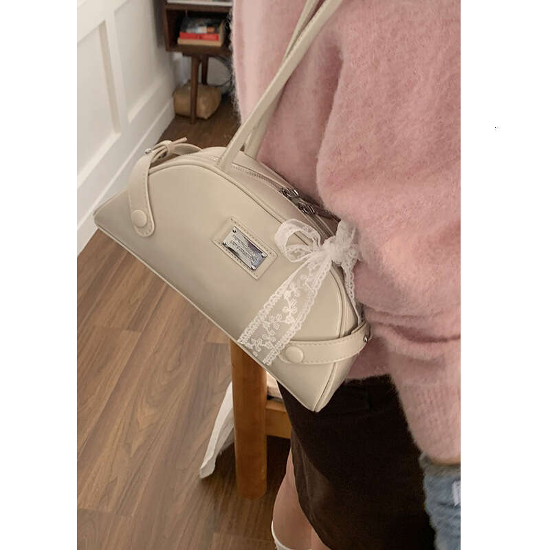 designer bag Niche Texture Underarm for Women 2024 New Fashion Handheld Bowling Versatile Commuter Shoulder Shell Bag