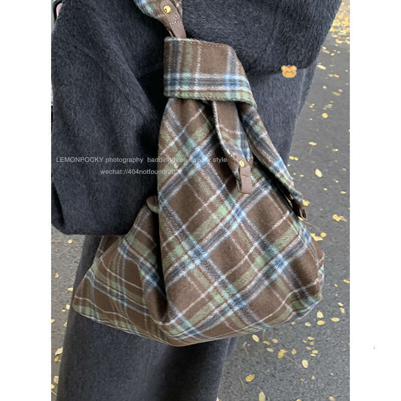 designer bag Academy Style Large Capacity Female Student Underarm 2024 New Wool Plaid Tote Shoulder Bag