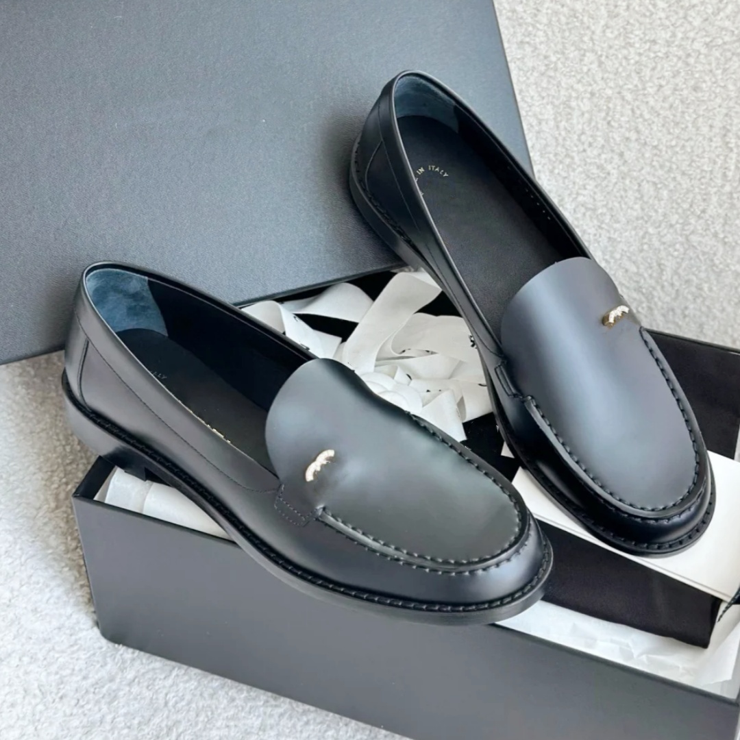 Black white Patent Leather Loafer shoe Womens Designer Sandal femme scuffers Dress shoe Luxury Mirror quality mule Flat Outdoor Buckle walk casual lady blazer shoe