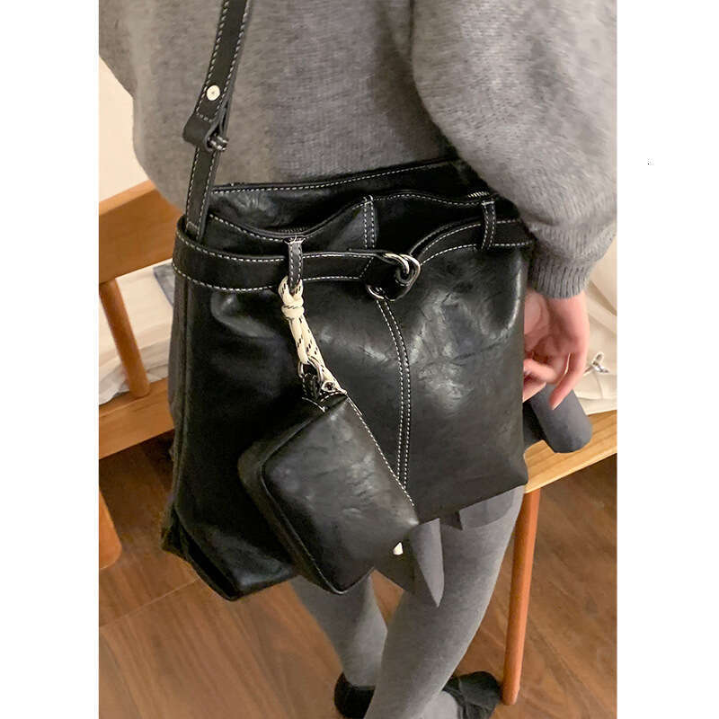 designer bag Minimalist Large Capacity for Women 2024 New Fashion Commuter Tote Versatile Shoulder Underarm Bag