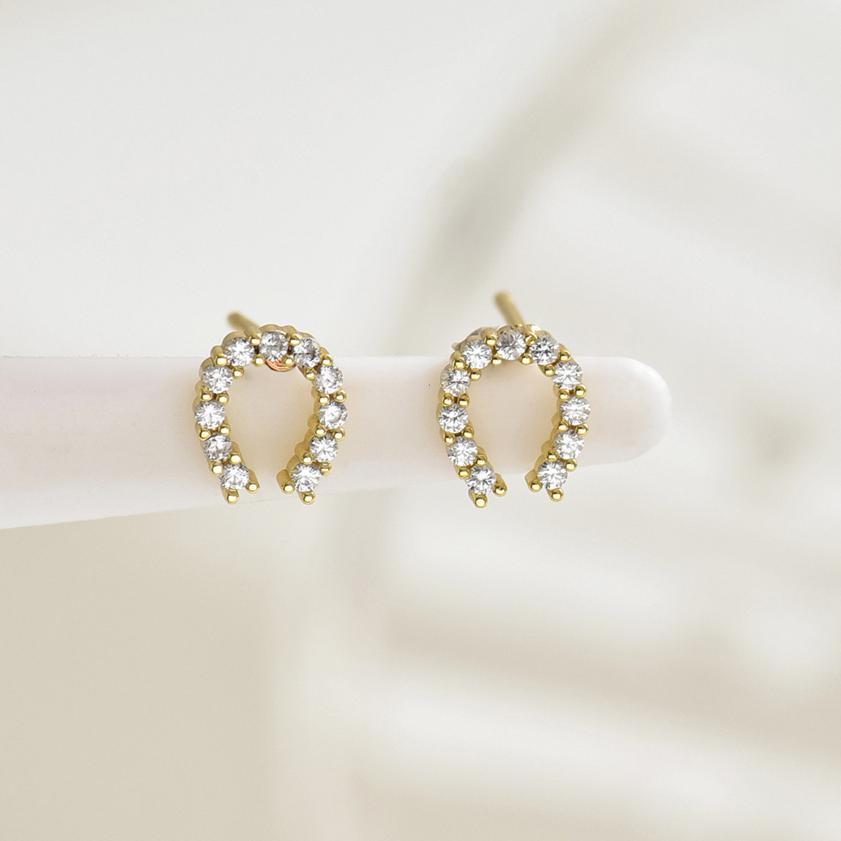 Simple Korean Women's Clege Style Personality U-Shaped Horseshoe Design Inlaid Zircon Studs High-End Earrings