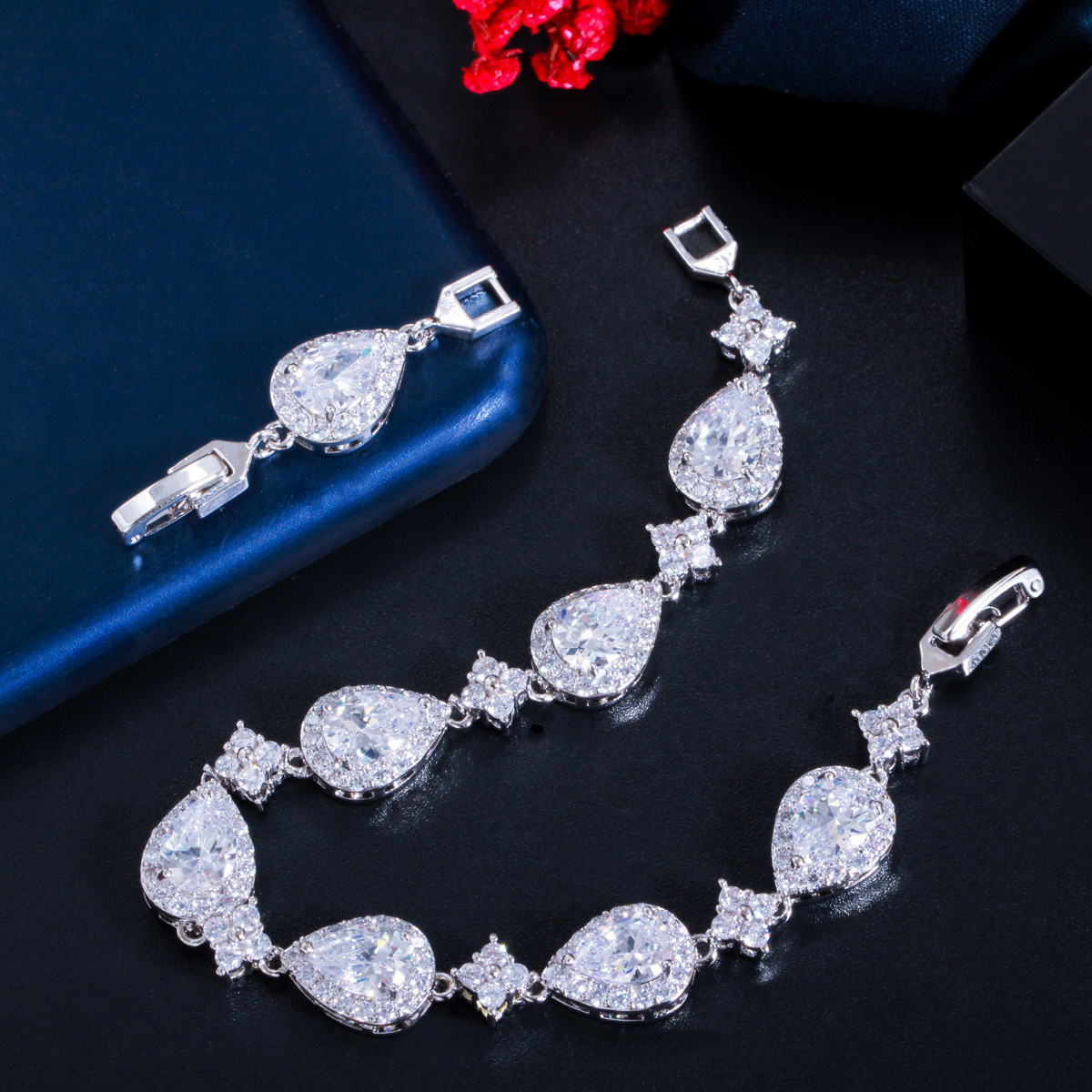 2025 Choucong Sparkling Ins Top Sell Luxury Jewelry 18K White Gold Fill Large Pear Cut 5A Cubic Zircon CZ Diamond Gemstones Women Wedding Bracelets Fo