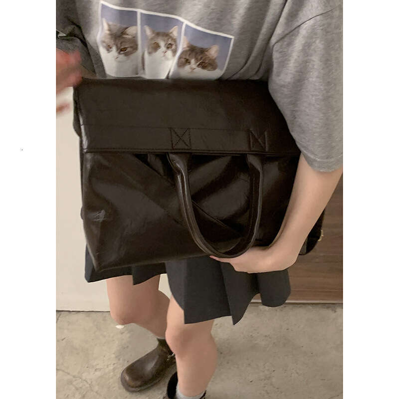 designer bag Autumn Large Capacity Wide Strap Crossbody for Women 2024 New Niche Tote Single Shoulder Commuter Bag