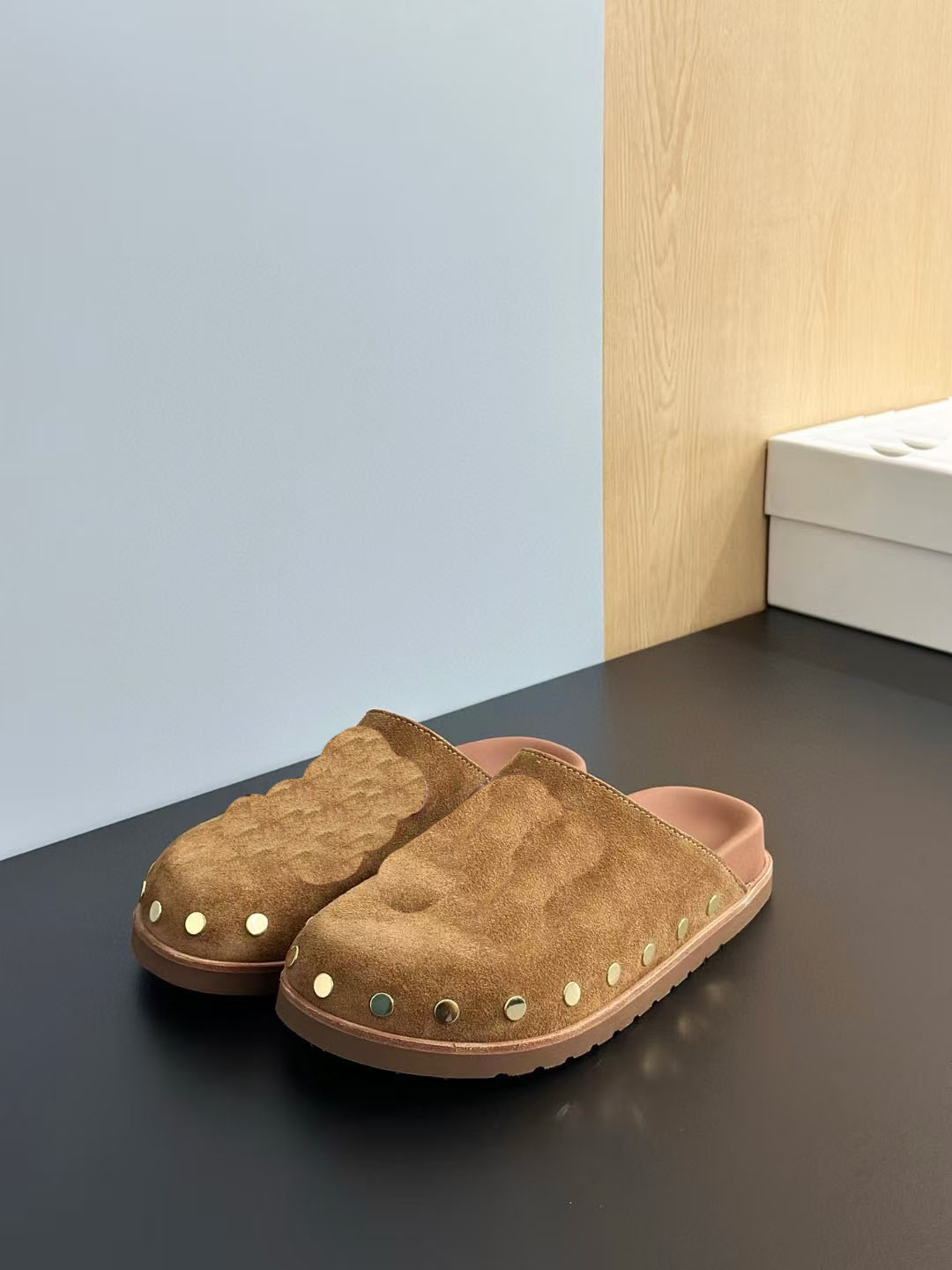 2025 new Designer Sandals Women's Interlocking Slide Rubber Slippers Women's Flat Beach Summer Autumn Mule Boken Half Slippers