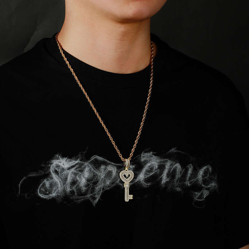 Super Shiny INS Trend Square Dia Clavicle Chain Heart Key Pendant High-end Light Internet Celebrity Necklace DeWu Same Style