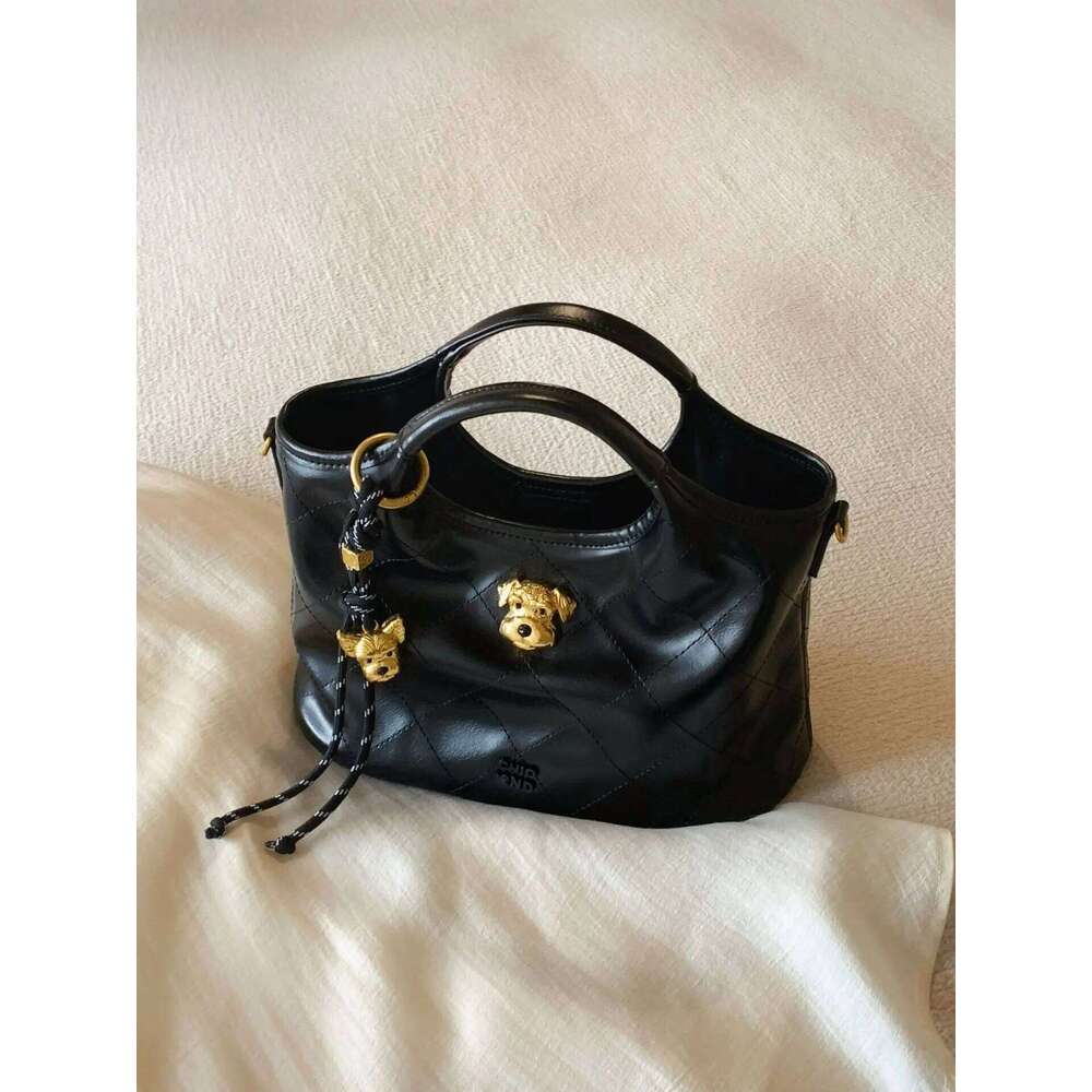 Tote Women High Quality 2025 New Popular Large Capacity Bucket Handbags For Commuter Shoulder Crossbody Bag With Dog Pendant