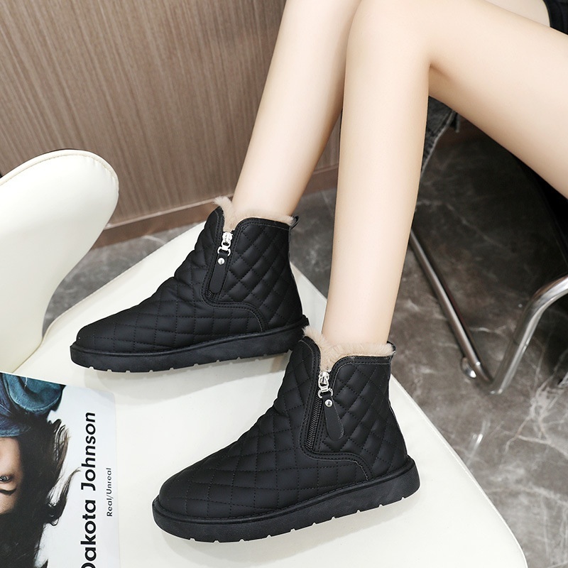 2025 free shipping designer winter snow boots with mid top zipper and plush shoes, student board shoes, internet famous thin sole, lightweight and hei