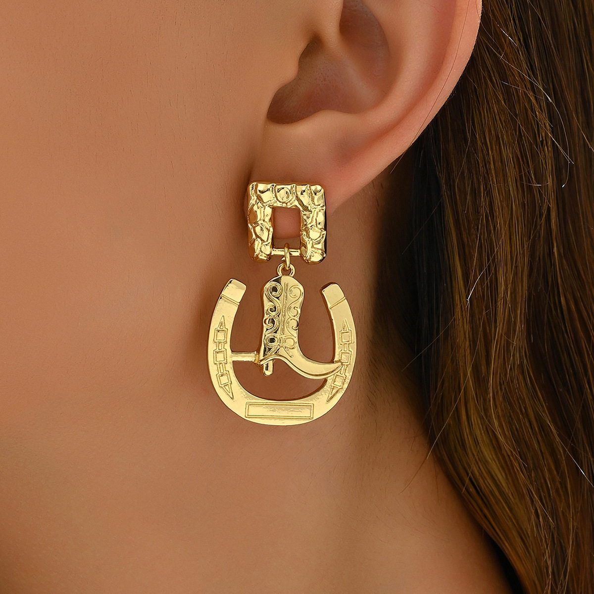 Fashion Commuter Style U-Shaped For Women, Unique Shoe Shape Design, High-End Stud Earrings