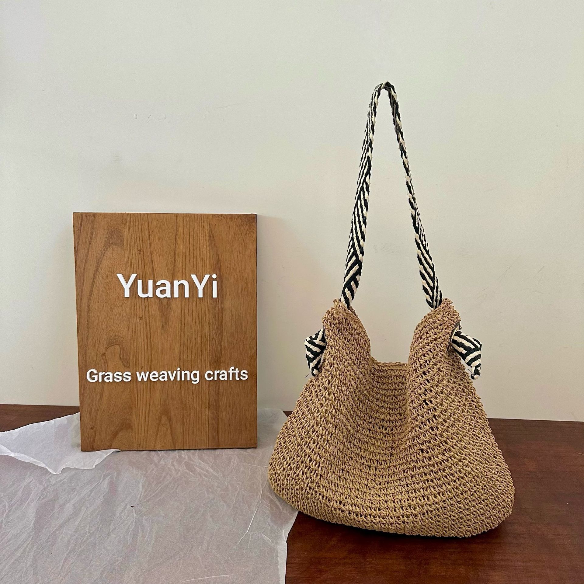 Free Shipping Women's Straw Woven Handbag Fashion Casual Handmade Shoulder Bag Women's Luxury Niche Fashion Crossbody Bag Vacation Beach Bag