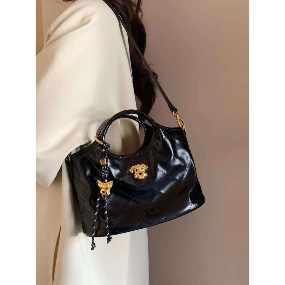 Tote Women High Quality 2025 New Popular Large Capacity Bucket Handbags For Commuter Shoulder Crossbody Bag With Dog Pendant