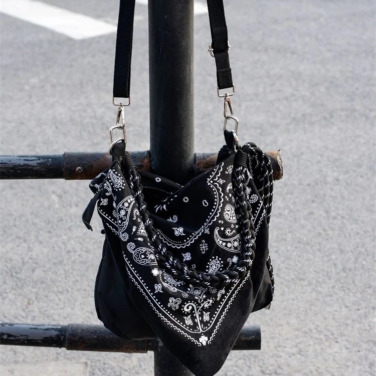 Free shipping designer bag Niche Women Bag Celebrity Dilireba Same Style Casual Versatile Paisley Canvas Bag Shoulder Bag Crossbody Bag Women Bag