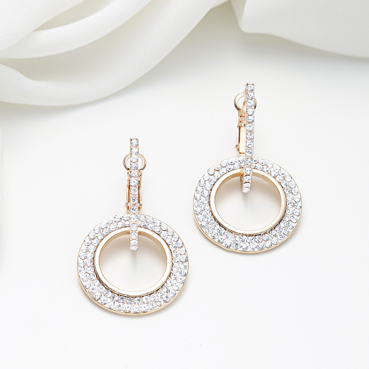 Stylish Circle Stud Korean Version Personality Inlaid Zircon Hoop Internet Celebrity Temperament Earrings