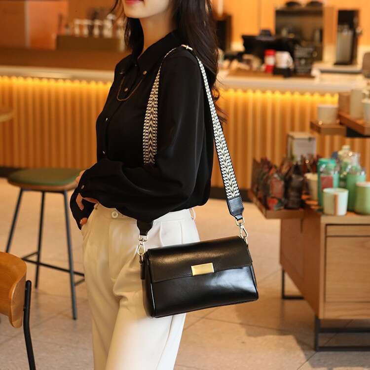 Top Layer Cowhide 2025 New Underarm for Women Fashion Crossbody High-Quality Genuine Leather Shoulder Bag