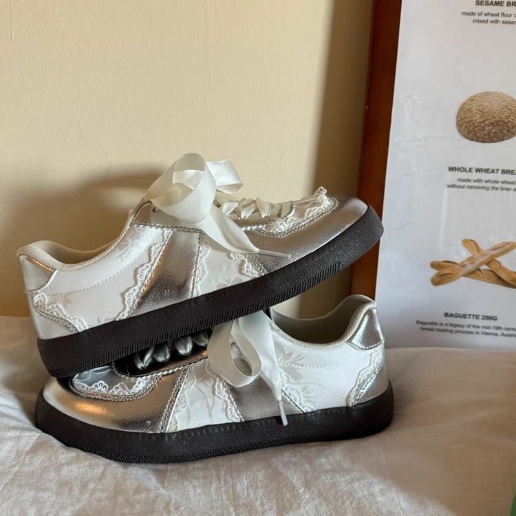 Luxury Brand Designer Shoes Sandals Silver Lace Niche German Training Shoes For Women 2025 New Hot Style Pearl Shoelaces Thin Retro Ballet Style White