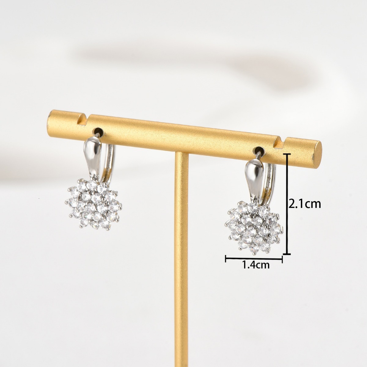 Fashion Moissanite Style For Women With Zircon Inlay Suower Snowflake Earrings Light High-End Sense Ear Jewelry