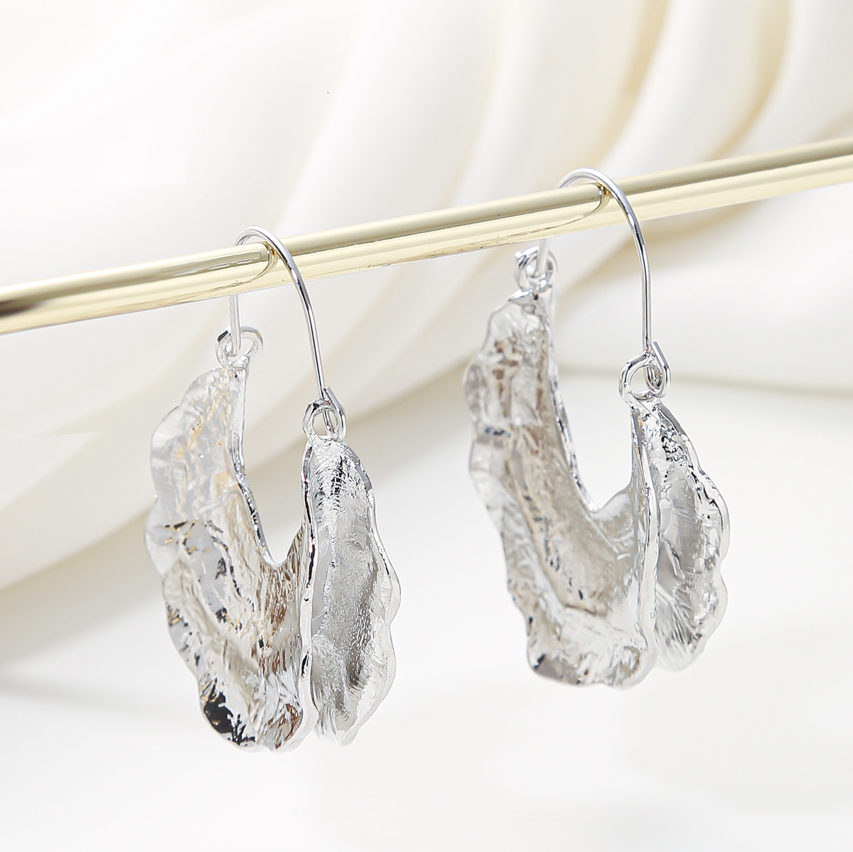 Exaggerated Style Metal Simple Wrinkled Leaf Design Drop Earrings