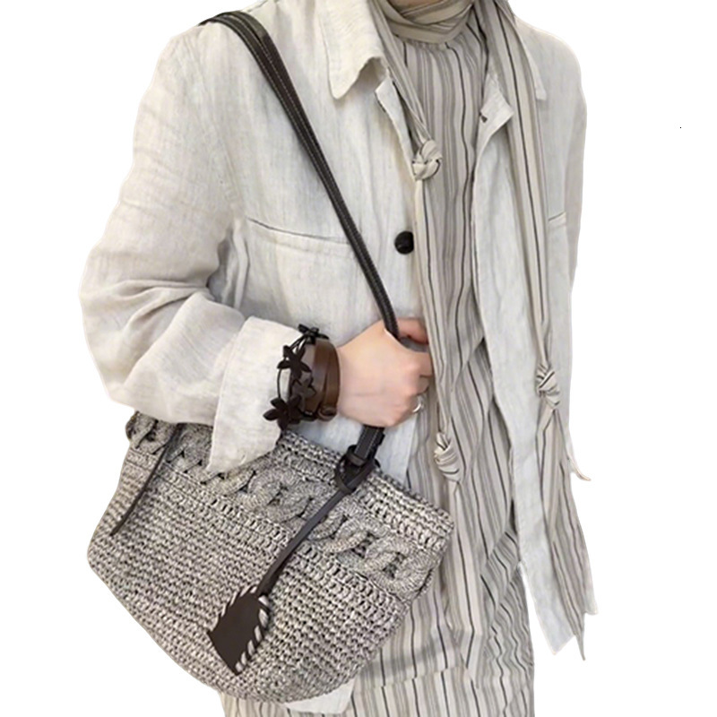 Free shipping designer bag Trendy New Women Bag 2025 Summer Straw Bag Fashion Versatile Beach Woven Bag Shoulder Bag Crossbody Handbag Trendy