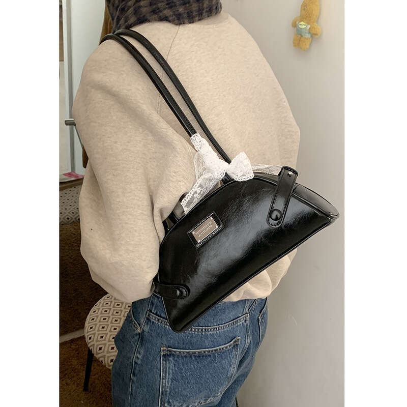 designer bag Niche Texture Underarm for Women 2024 New Fashion Handheld Bowling Versatile Commuter Shoulder Shell Bag