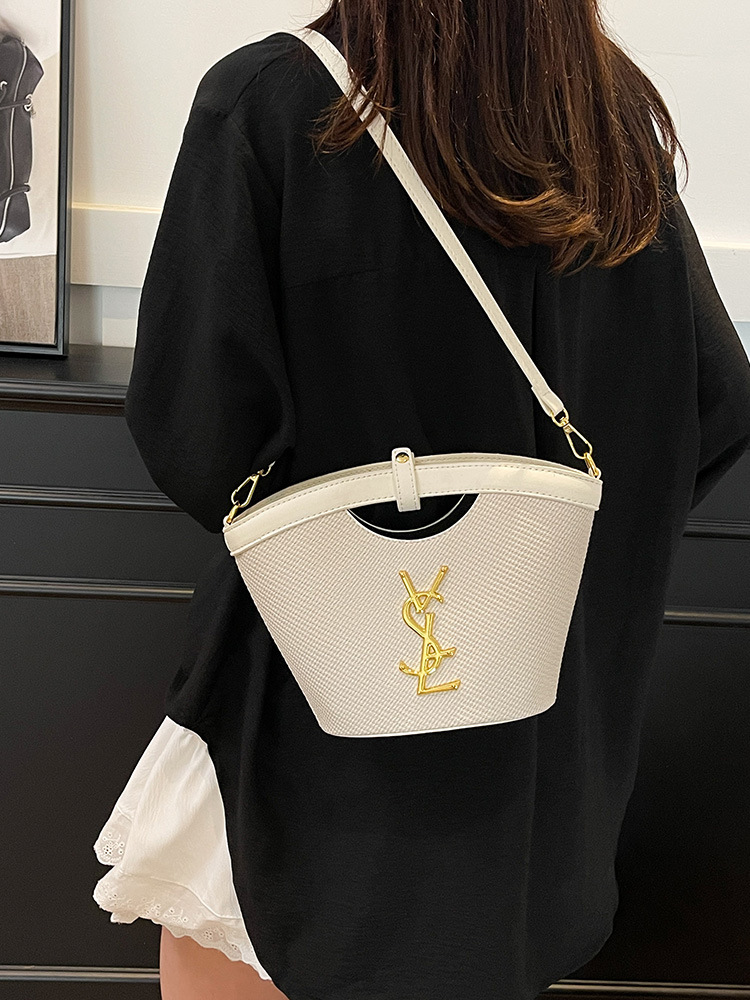 Designer clothing 2025 new Spliced woven pattern women's bag Trendy and Luxurious Single - shoulder Bucket Bag
