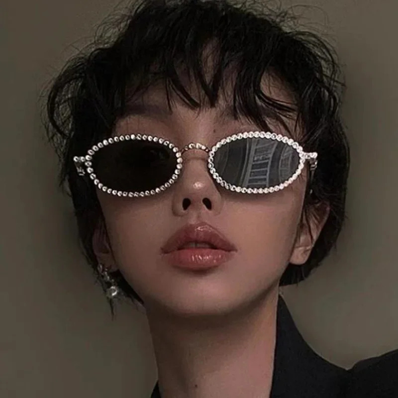 Fashion Cool Female Full Diamond Oval Frame Sunglasses Female Girls Metal Temple Lady Wear Sun Glasses for Women Girls 250617