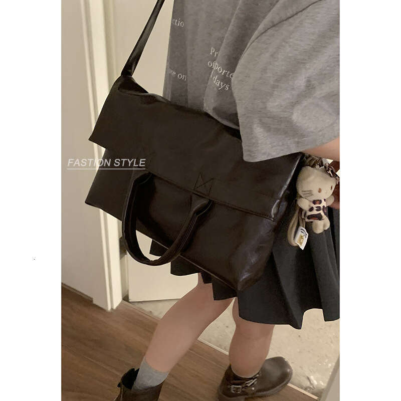 designer bag Autumn Large Capacity Wide Strap Crossbody for Women 2024 New Niche Tote Single Shoulder Commuter Bag