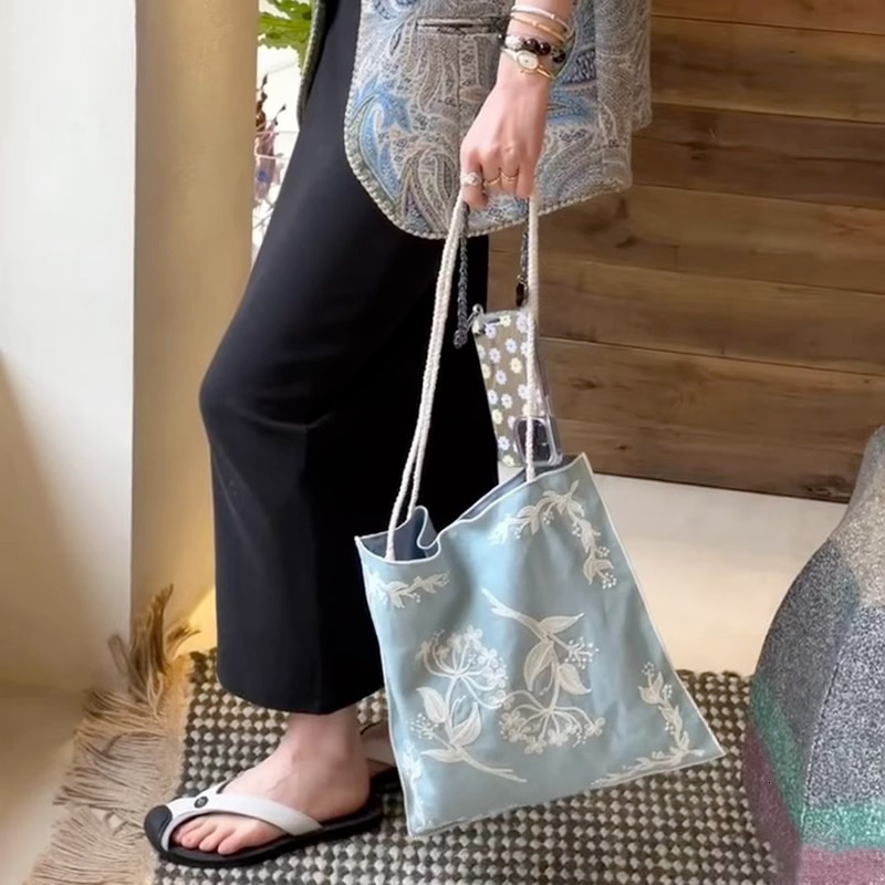 Free shipping designer bag 2025 New Niche Design Wave Play Style Embroidered Fashion Versatile Handbag Shoulder Bag Large Capacity Tote Bag