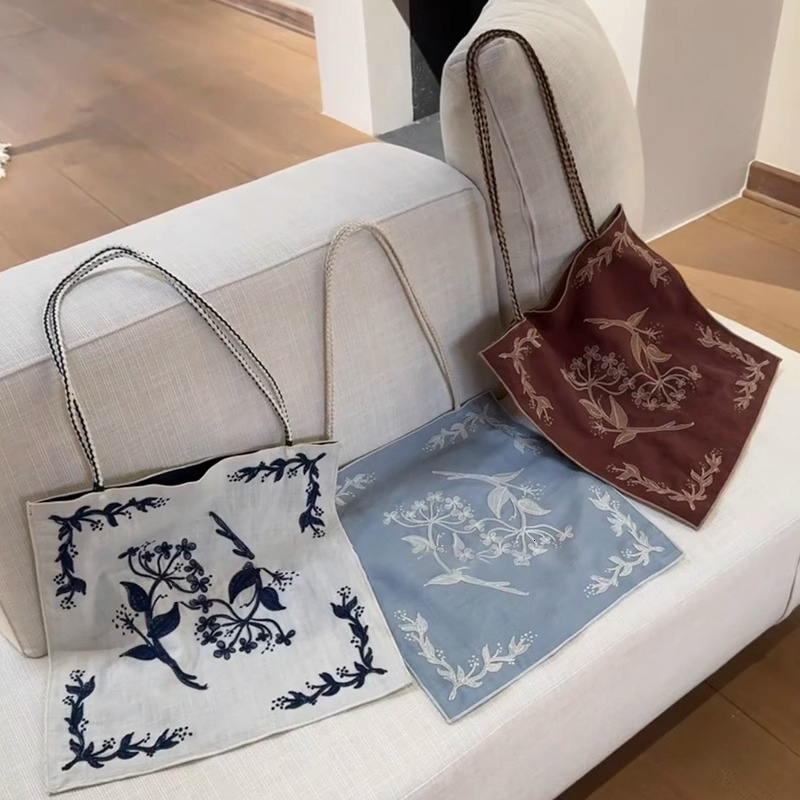 Free shipping designer bag 2025 New Niche Design Wave Play Style Embroidered Fashion Versatile Handbag Shoulder Bag Large Capacity Tote Bag