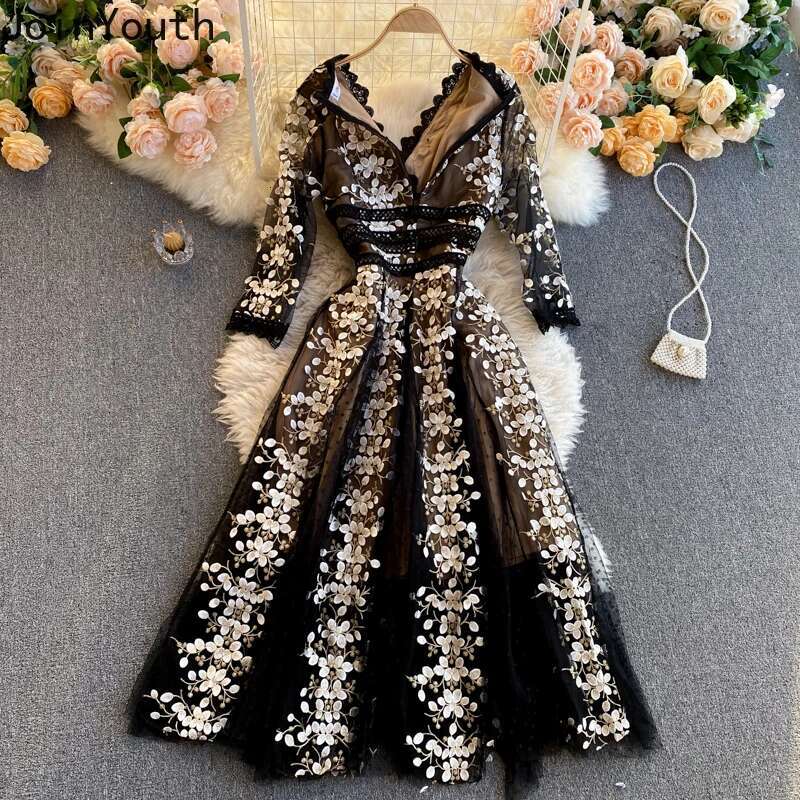 Elegant Party Dresses for Women 2025 Vestidos De Mujer Temperament Robe Femme V-neck Tunic Embroidery Floral Vintage Maxi Dress