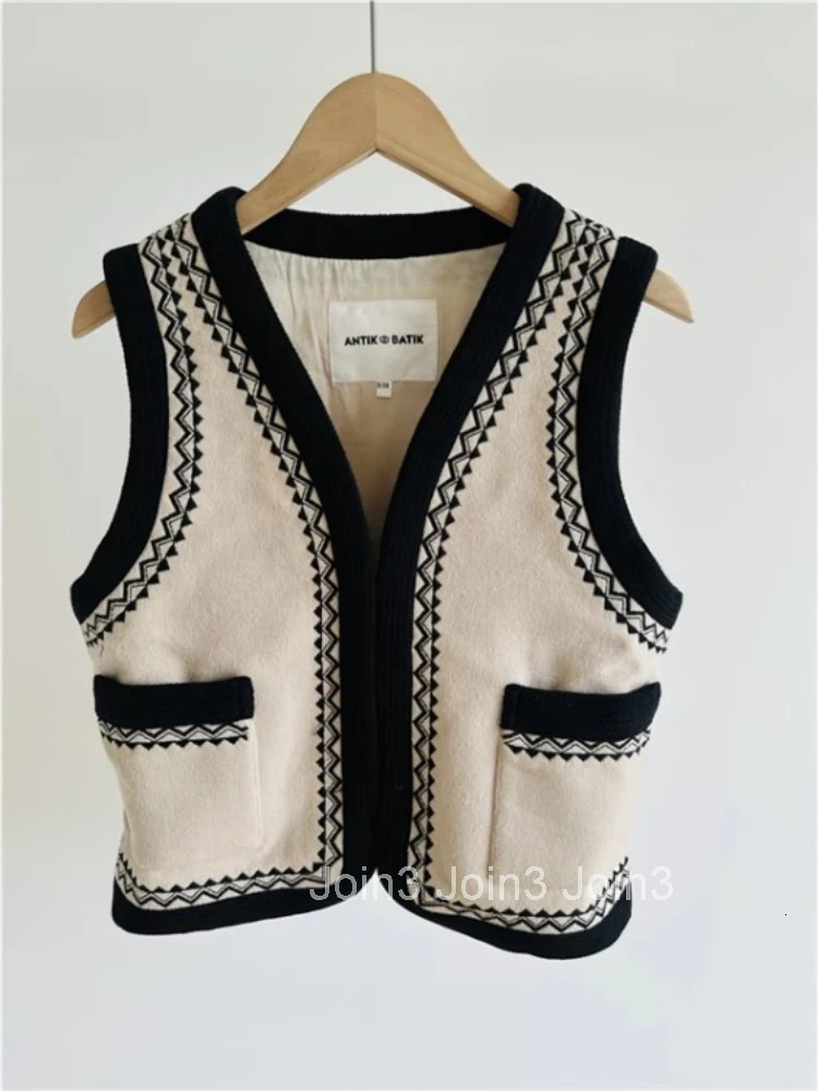V-neck Embroidered Woolen Tanks Short Jacket Women Clothing 2025 Ropa Mujer Vintage Waistcoat Crop Tops Temperament Korean Vest