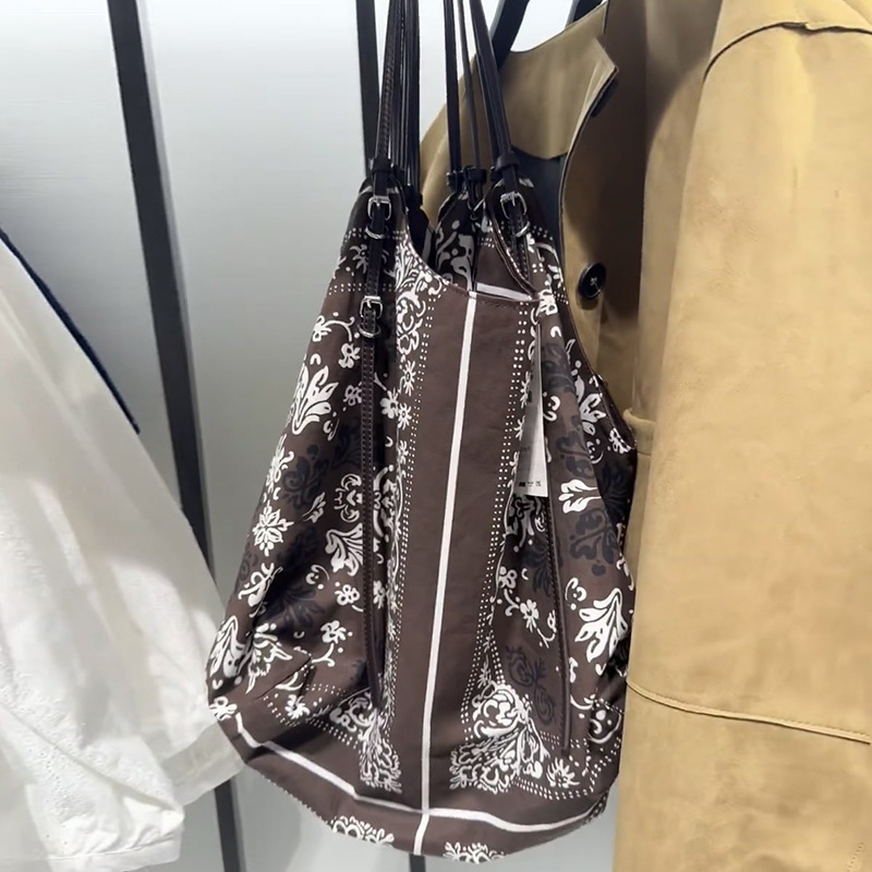 Free shipping designer bag 2025 Summer New Large Capacity Printed Shoulder Bag Shopping Tote Bag Casual Women Bag Lazy Commuter Handbag