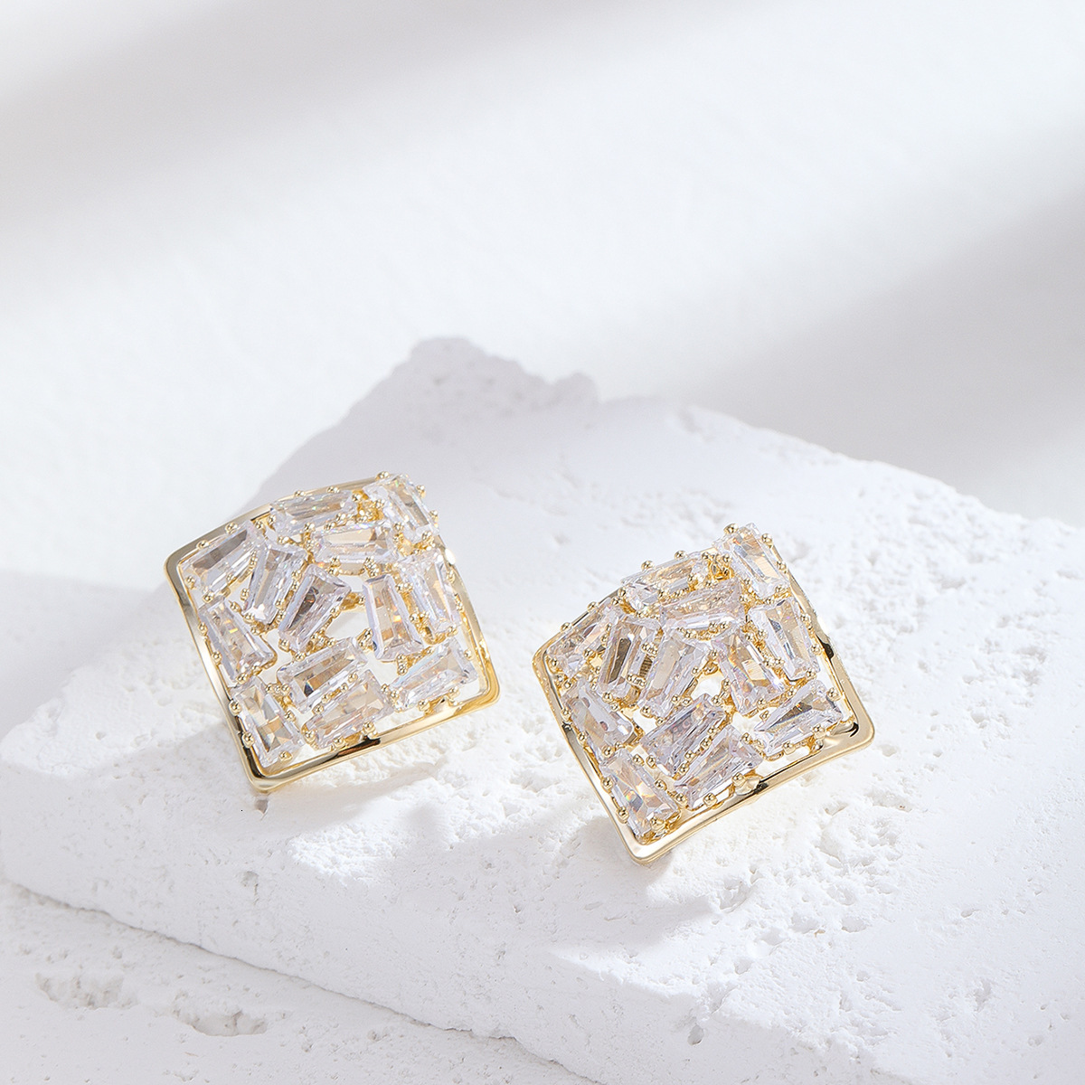Minimalist Elegant Japanese And Korean Style Super Shiny Inlaid Zircon Full Design High-End Square Earrings