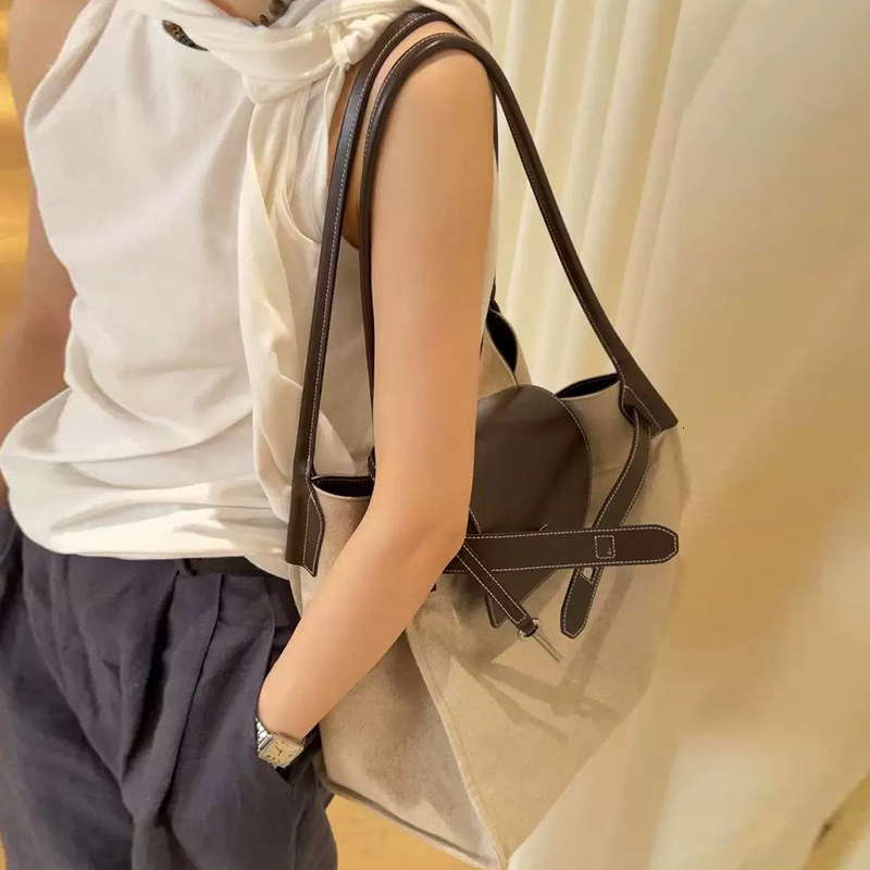 Free shipping designer bag 2024 Spring Summer New Casual Versatile Belt Canvas Tote Bag Shoulder Bag Tote Bag Large Square Bag Women Bag New