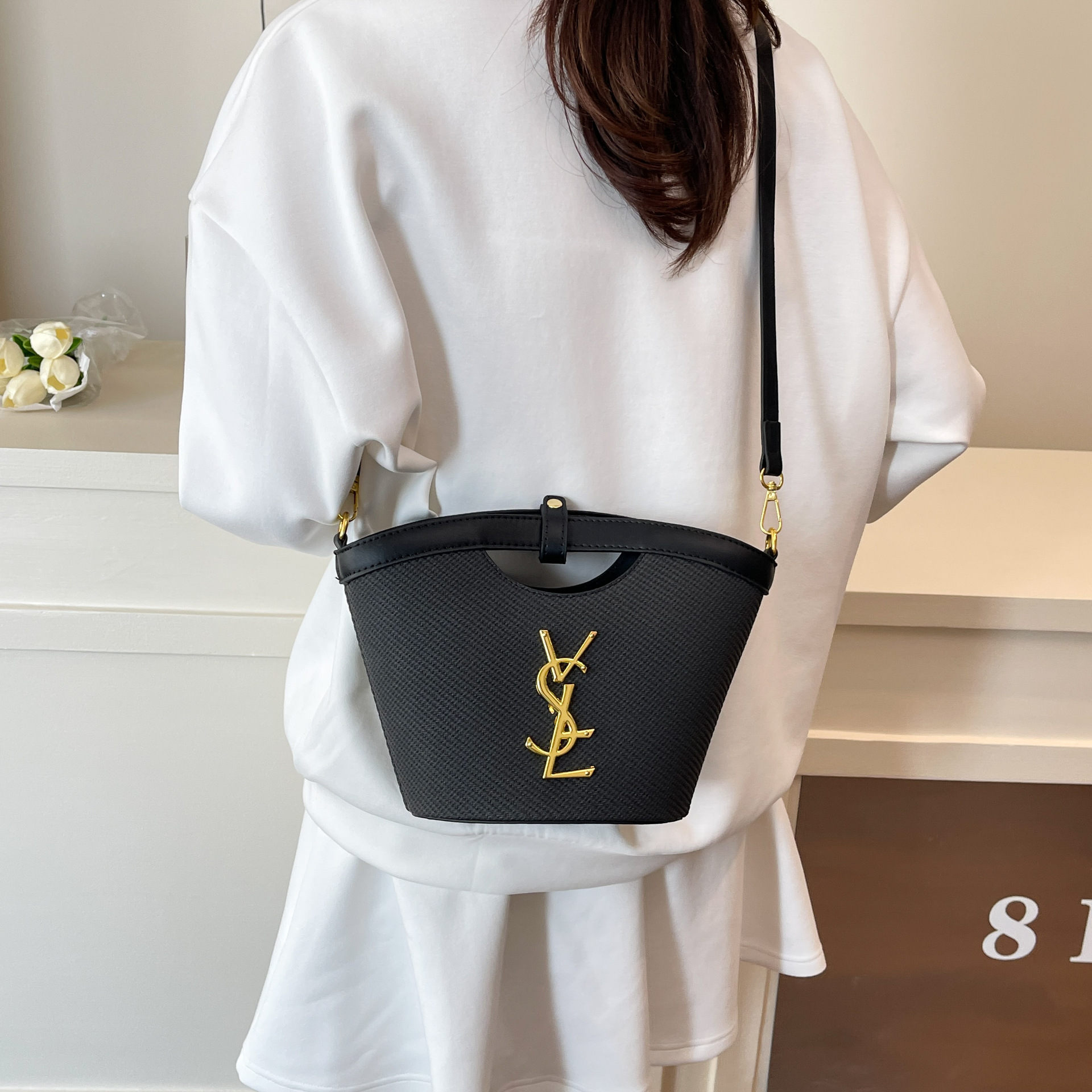 Designer clothing 2025 new Spliced woven pattern women's bag Trendy and Luxurious Single - shoulder Bucket Bag