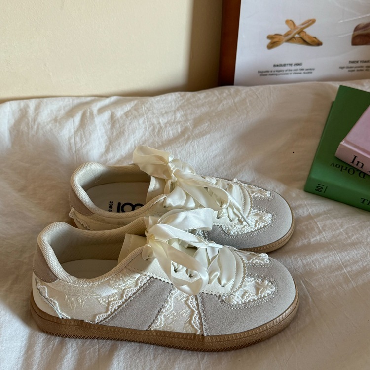 Luxury Brand Designer Shoes Sandals Silver Lace Niche German Training Shoes For Women 2025 New Hot Style Pearl Shoelaces Thin Retro Ballet Style White