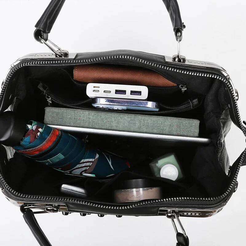 Soft Sheepskin For Women Rivet Shoulder Punk Style Travel Crossbody Purse Office High-Quality Handbag Leather Bag