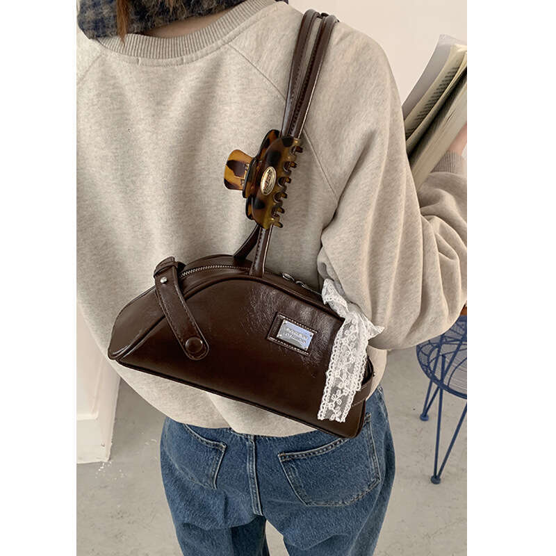 designer bag Niche Texture Underarm for Women 2024 New Fashion Handheld Bowling Versatile Commuter Shoulder Shell Bag