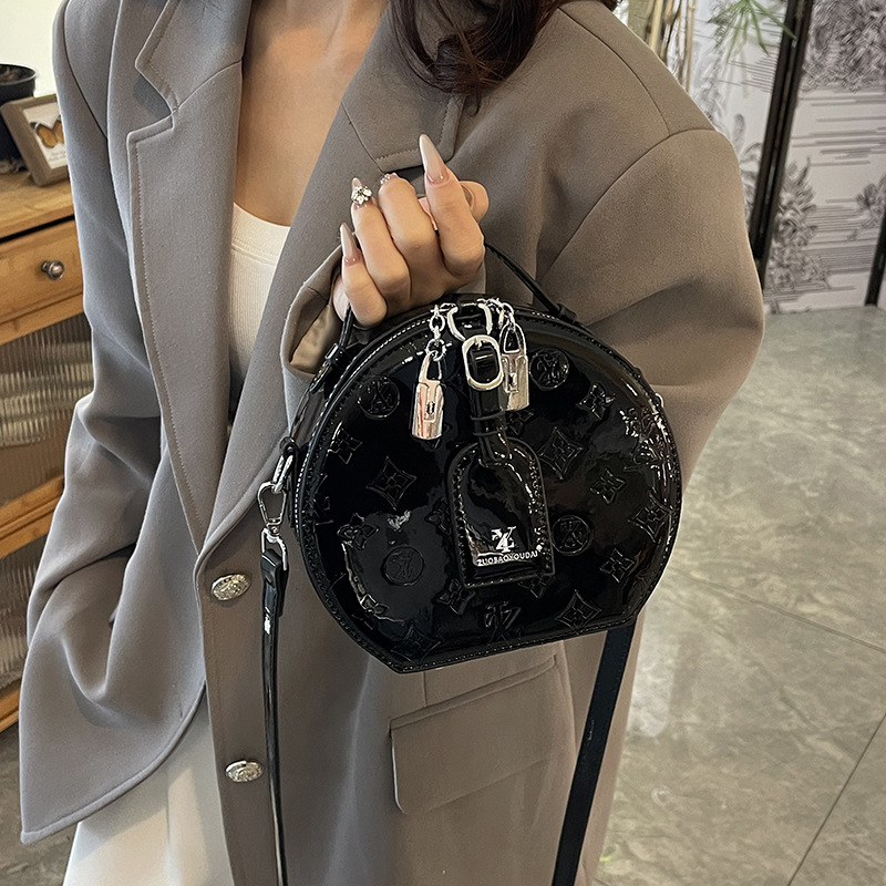 Free shipping 2025 designer Shoulder Bags for womans ladies flap lady fashion casual handbag women crossbody Underarm messenger Round bucket bag