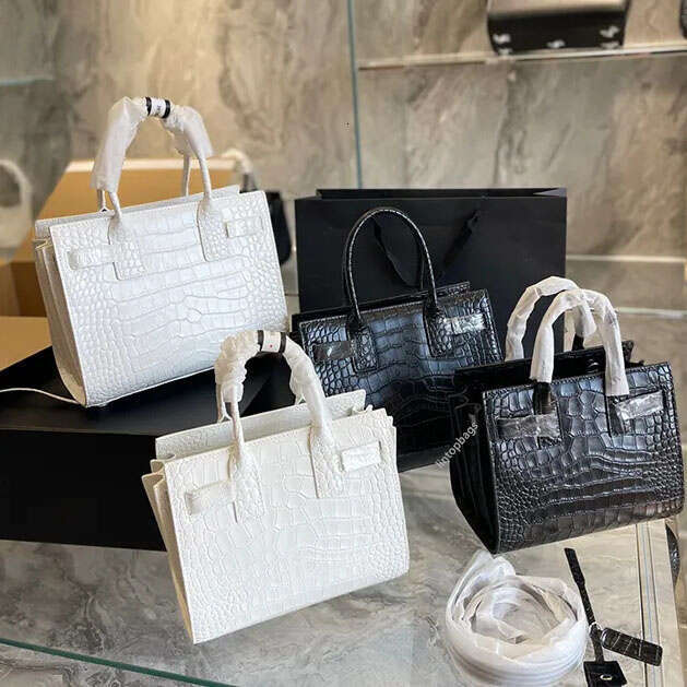 Evening Bags tote bags handbag crossbody shoulder women wallets crocodile grain with lock dust bag black Cross body designer bag 26cm 22 cm messenger bag work bag