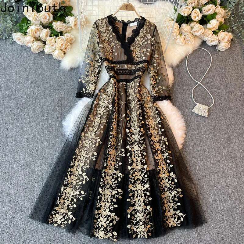 Elegant Party Dresses for Women 2025 Vestidos De Mujer Temperament Robe Femme V-neck Tunic Embroidery Floral Vintage Maxi Dress