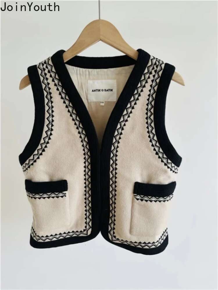 V-neck Embroidered Woolen Tanks Short Jacket Women Clothing 2025 Ropa Mujer Vintage Waistcoat Crop Tops Temperament Korean Vest
