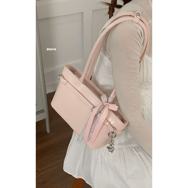 Minimalist Women's 2025 designer bag New High-end Underarm Shoulder Bag Niche Fashion Commuter Handbag