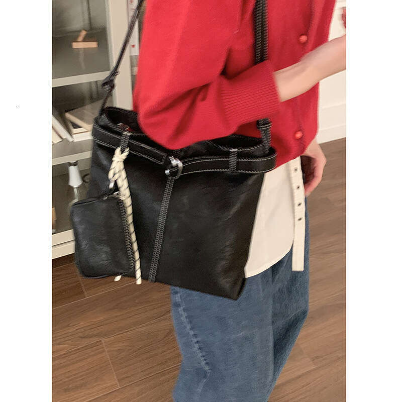 designer bag Minimalist Large Capacity for Women 2024 New Fashion Commuter Tote Versatile Shoulder Underarm Bag