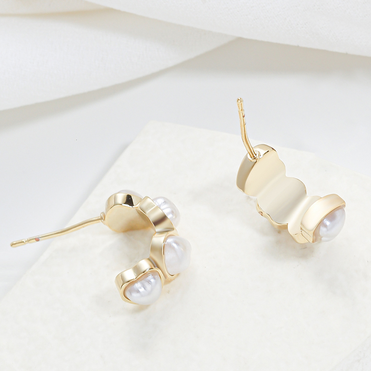 Heart Pearl Hoop Light Design High-End Sense Stud Earrings For Women Ear Jewelry