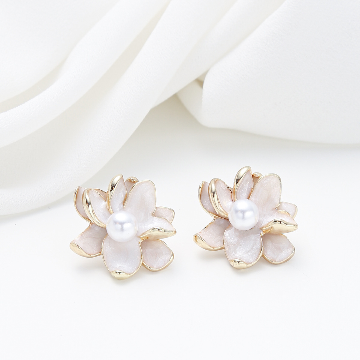 Style Flower Stud Unique Stamen Design Inlaid Pearl Earrings Light Ear Jewelry