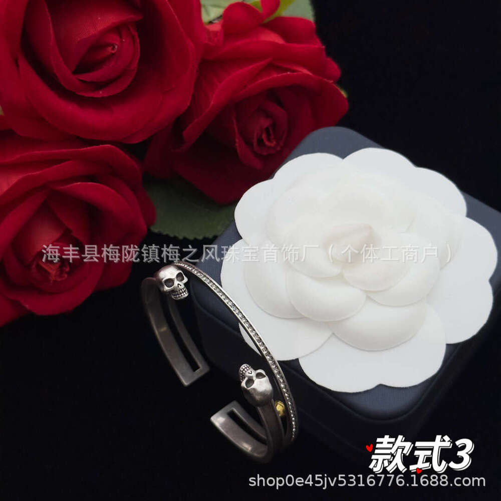 New Mijia Skull Head Ghost Hand Open Fashion Versatile Bracelet Brass Material Jewelry for Women